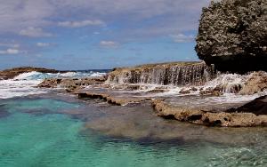 The tide falls into the Shabradan lagoon, Mare